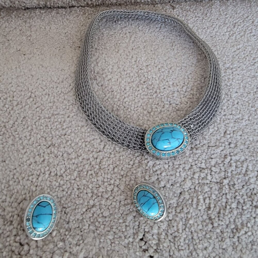 Beautiful necklace and earrings.